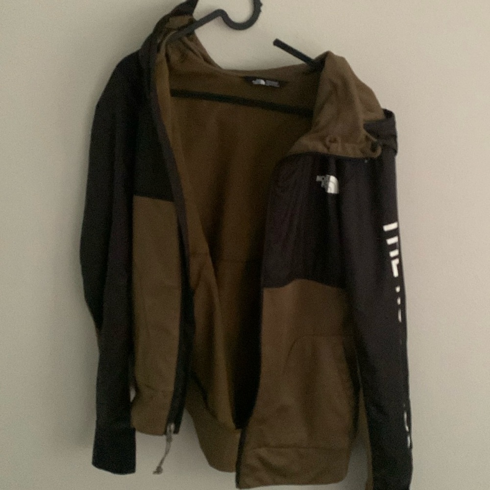North Face Men’s middleweight full zip jacket